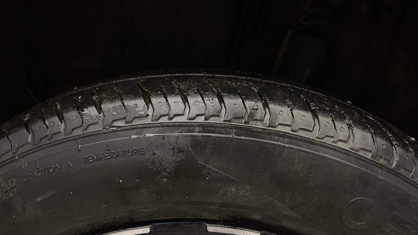 2023 Renault Kiger RXZ TURBO CVT, Petrol, Automatic, 24,169 km, Left Rear Tyre Tread
