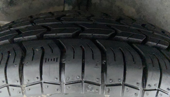 2011 Maruti Swift LXI, Petrol, Manual, 97,383 km, Right Rear Tyre Tread