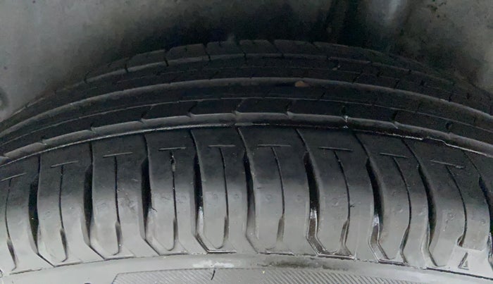 2011 Maruti Swift LXI, Petrol, Manual, 97,383 km, Left Rear Tyre Tread