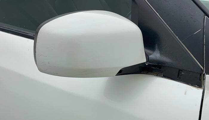 2011 Maruti Swift LXI, Petrol, Manual, 97,383 km, Right rear-view mirror - Cover has minor damage