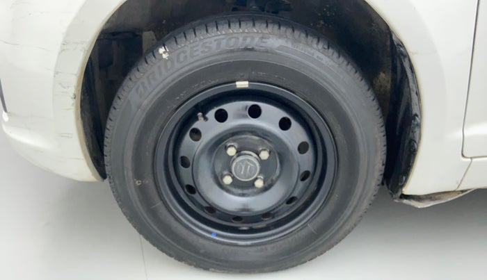 2011 Maruti Swift LXI, Petrol, Manual, 97,383 km, Left Front Wheel