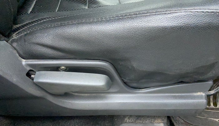 2011 Maruti Swift LXI, Petrol, Manual, 97,383 km, Driver Side Adjustment Panel