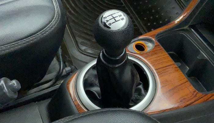 2011 Maruti Swift LXI, Petrol, Manual, 97,383 km, Gear lever - Boot Cover minor damage