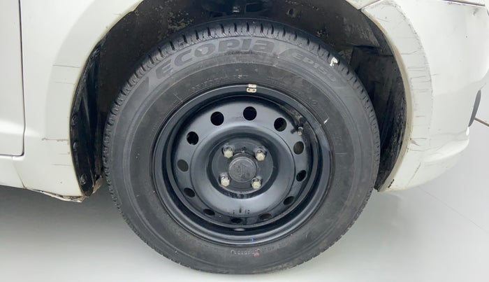 2011 Maruti Swift LXI, Petrol, Manual, 97,383 km, Right Front Wheel
