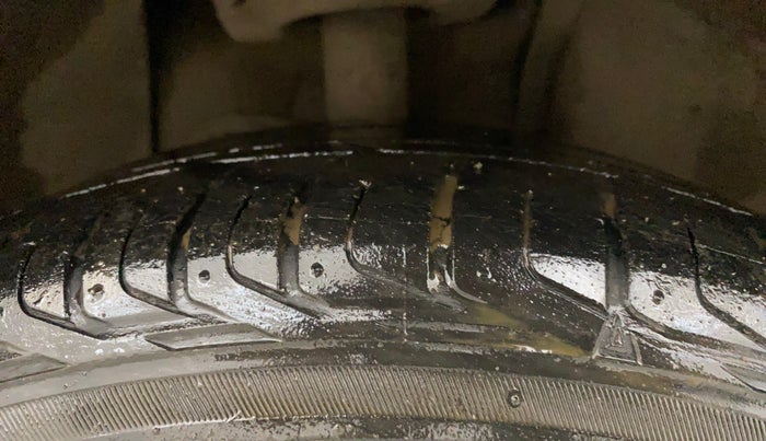 2018 Tata NEXON XMA PETROL, Petrol, Automatic, 37,000 km, Right Front Tyre Tread