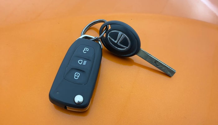 2018 Tata NEXON XMA PETROL, Petrol, Automatic, 37,000 km, Key Close Up