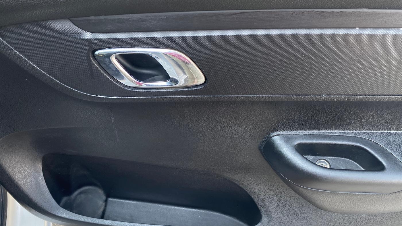 2019 Renault Kwid RXT 0.8 (O), Petrol, Manual, 29,248 km, Driver Side Door Panels Control
