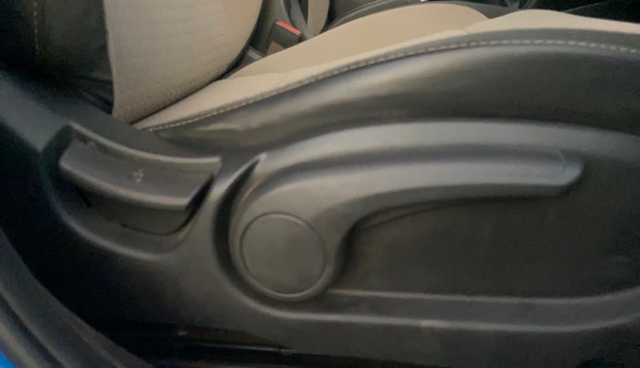 2017 Hyundai Elite i20 SPORTZ 1.2, Petrol, Manual, 36,068 km, Driver Side Adjustment Panel