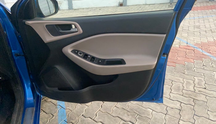 2017 Hyundai Elite i20 SPORTZ 1.2, Petrol, Manual, 36,068 km, Driver Side Door Panels Control