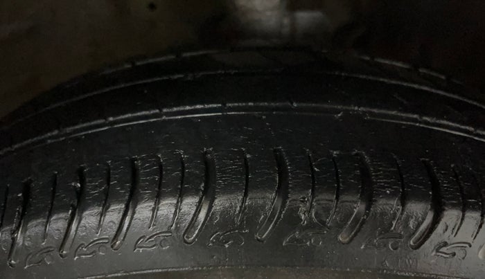 2022 Maruti New Wagon-R VXI CNG 1.0, CNG, Manual, 28,075 km, Right Front Tyre Tread