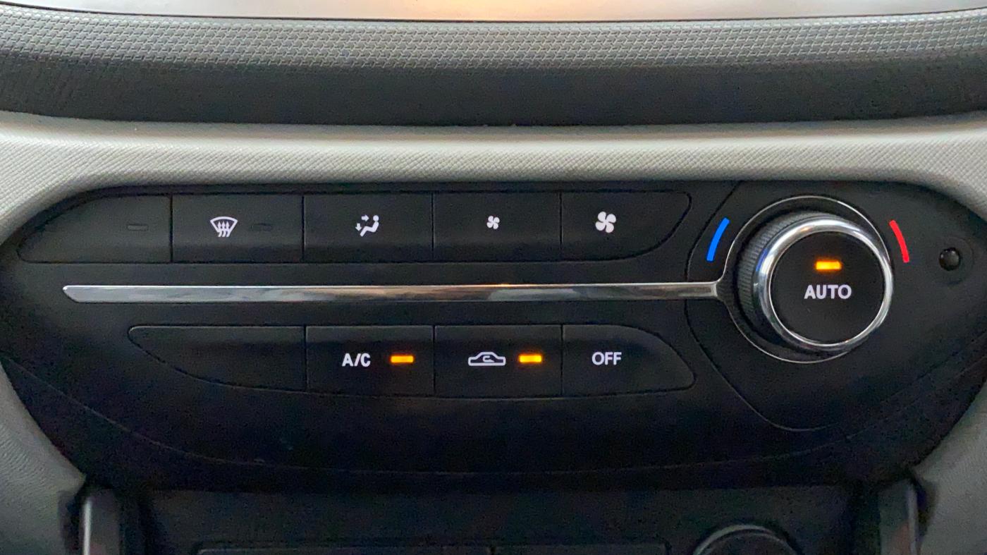 2020 Tata ALTROZ XT 1.2, Petrol, Manual, 27,240 km, Automatic Climate Control