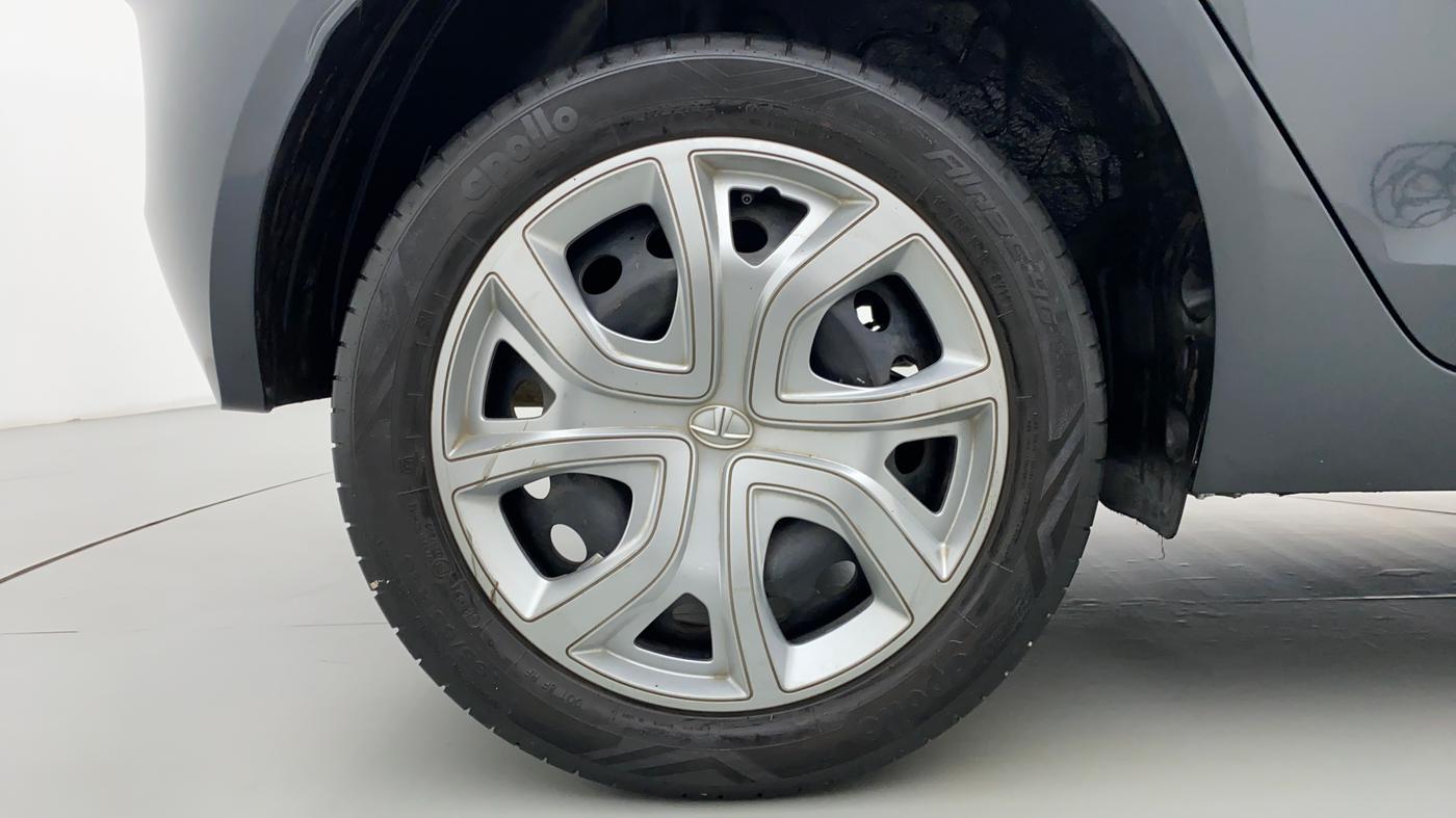 2020 Tata ALTROZ XT 1.2, Petrol, Manual, 27,240 km, Right Rear Wheel