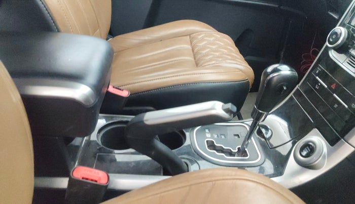 2018 Mahindra XUV500 W11 AT, Diesel, Automatic, 81,037 km, Gear Lever