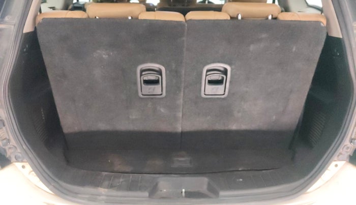 2018 Mahindra XUV500 W11 AT, Diesel, Automatic, 81,037 km, Boot Inside