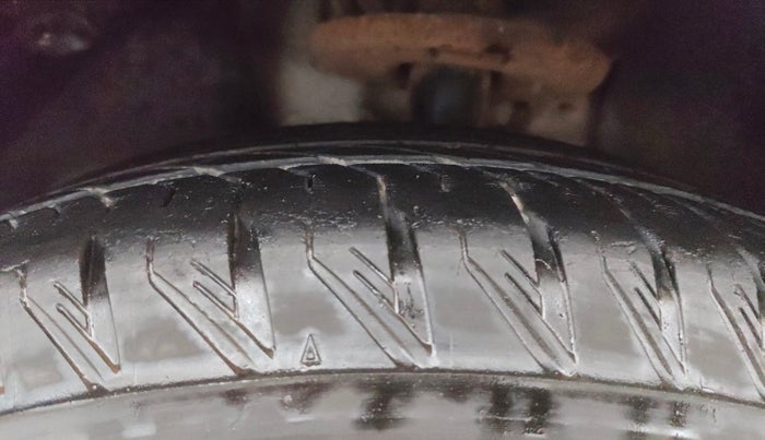 2018 Mahindra XUV500 W11 AT, Diesel, Automatic, 81,037 km, Left Front Tyre Tread