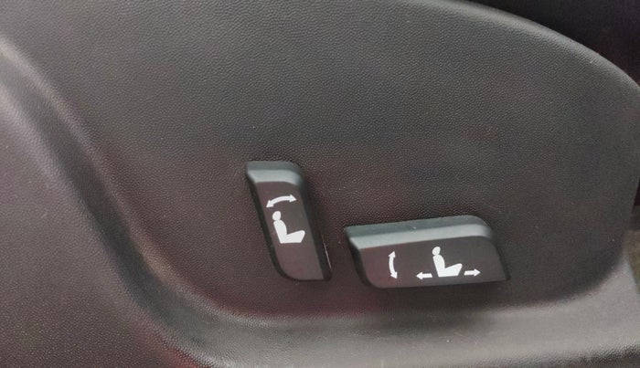 2018 Mahindra XUV500 W11 AT, Diesel, Automatic, 81,037 km, Driver Side Adjustment Panel