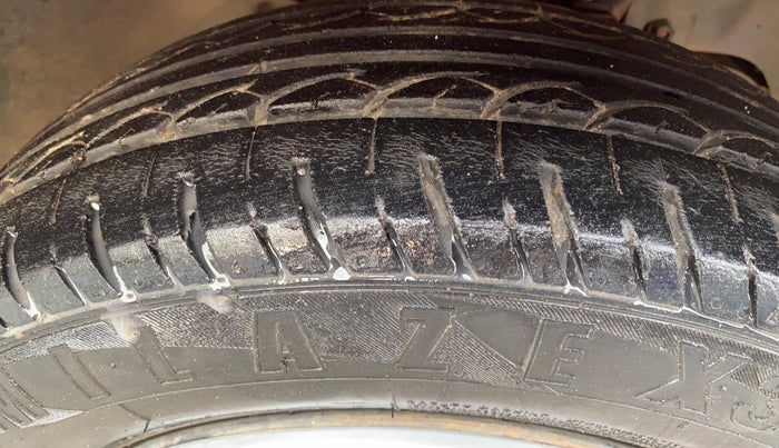 2016 Tata Tiago XT PETROL, Petrol, Manual, 82,724 km, Right Front Tyre Tread