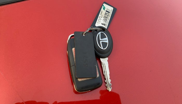 2016 Tata Tiago XT PETROL, Petrol, Manual, 82,724 km, Key Close Up