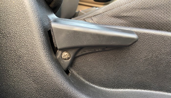 2016 Tata Tiago XT PETROL, Petrol, Manual, 82,724 km, Driver Side Adjustment Panel