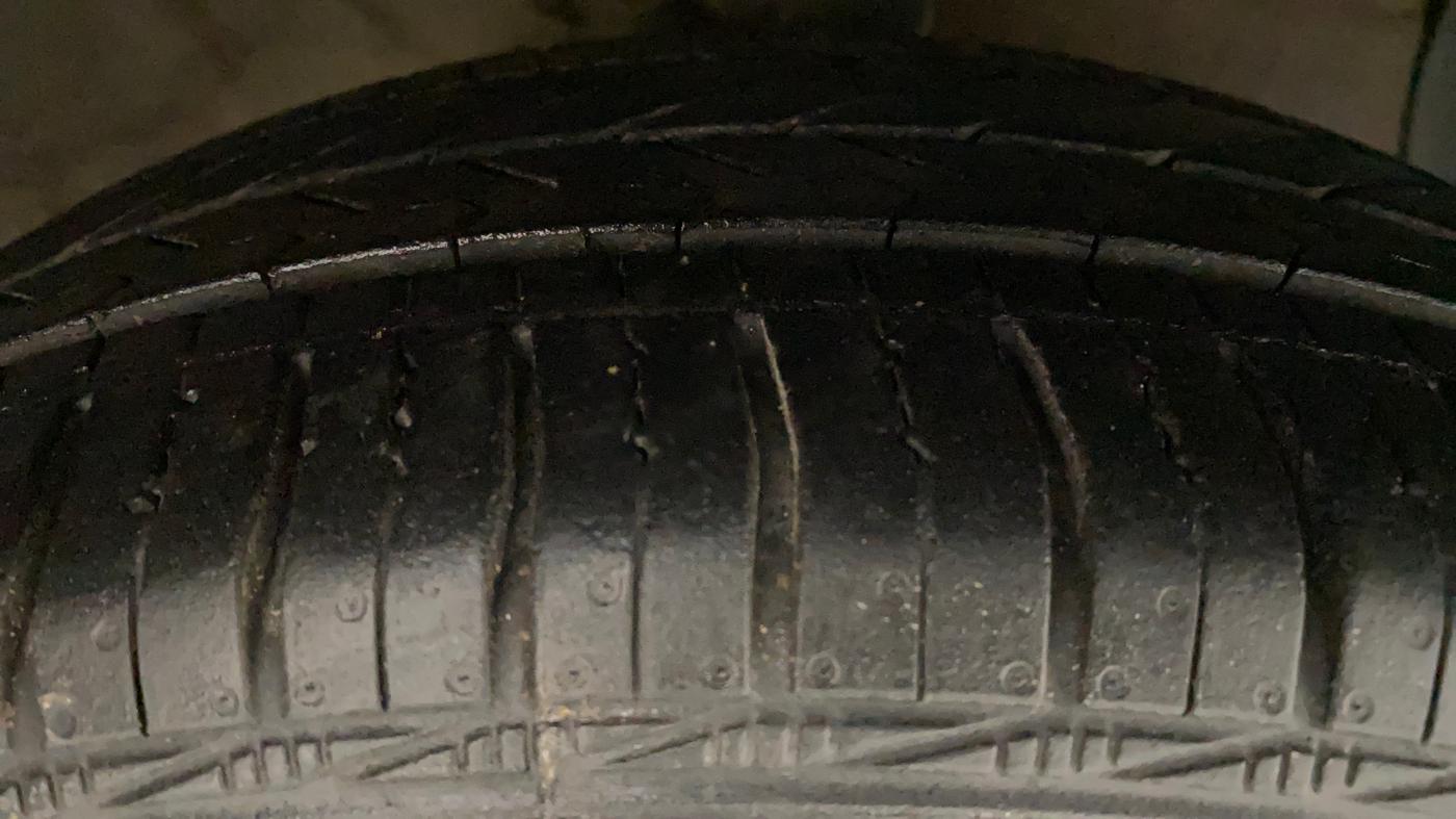 2016 Hyundai Grand i10 ASTA AT 1.2 KAPPA VTVT, Petrol, Automatic, 93,065 km, Right Front Tyre Tread