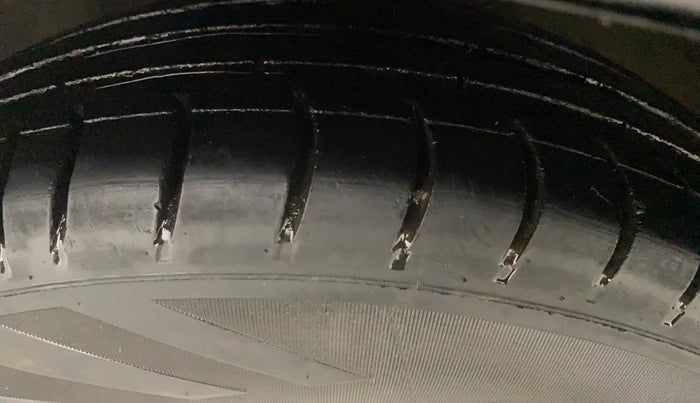 2013 Hyundai i10 SPORTZ 1.2, Petrol, Manual, 53,420 km, Left Front Tyre Tread