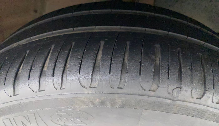 2017 Mahindra Kuv100 K6 PLUS D 6 STR, Diesel, Manual, 1,23,152 km, Right Front Tyre Tread