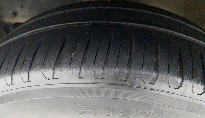 2017 Mahindra Kuv100 K6 PLUS D 6 STR, Diesel, Manual, 1,23,152 km, Left Front Tyre Tread