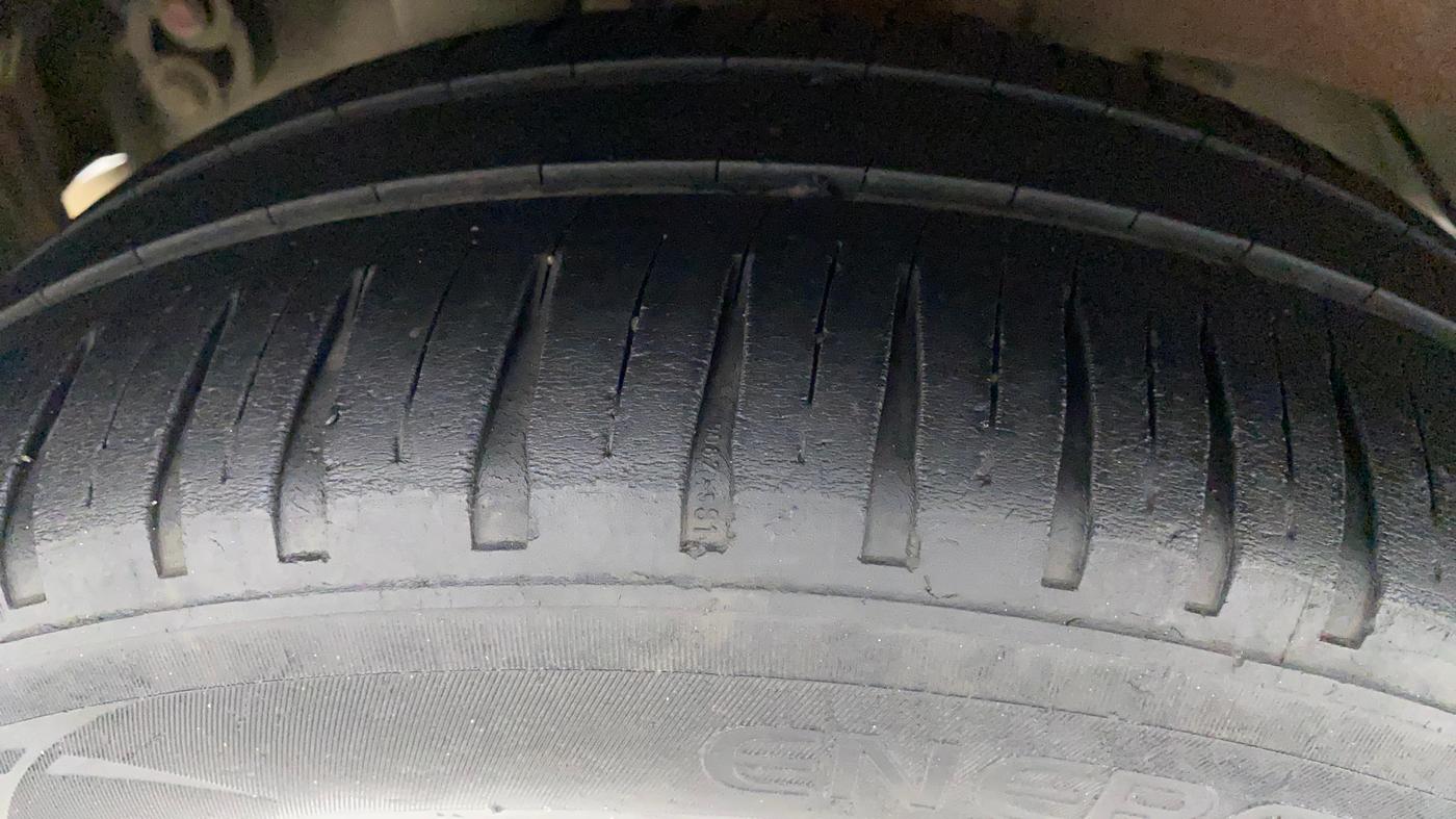 2017 Mahindra Kuv100 K6 PLUS D 6 STR, Diesel, Manual, 1,23,152 km, Right Rear Tyre Tread