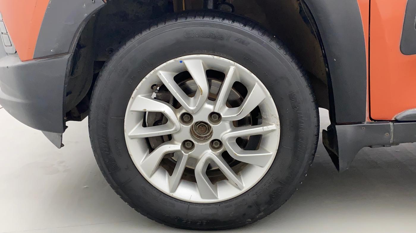 2017 Mahindra Kuv100 K6 PLUS D 6 STR, Diesel, Manual, 1,23,152 km, Left Front Wheel