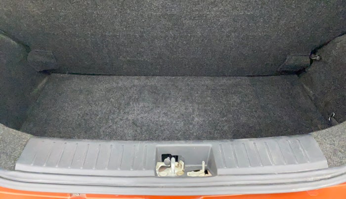 2017 Mahindra Kuv100 K6 PLUS D 6 STR, Diesel, Manual, 1,23,152 km, Boot Inside