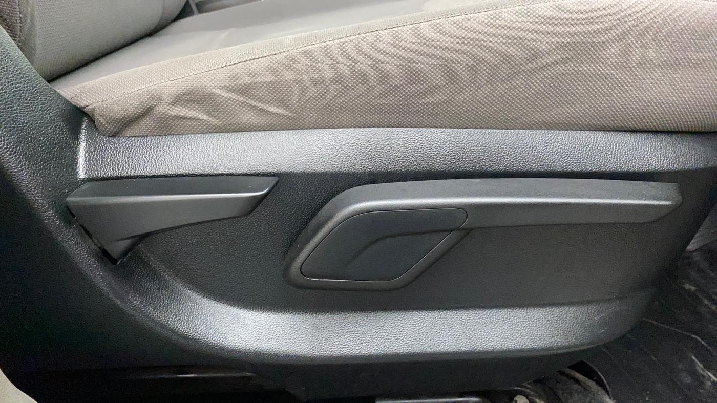 2017 Mahindra Kuv100 K6 PLUS D 6 STR, Diesel, Manual, 1,23,152 km, Driver Side Adjustment Panel