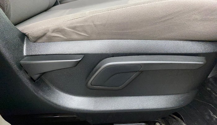 2017 Mahindra Kuv100 K6 PLUS D 6 STR, Diesel, Manual, 1,23,152 km, Driver Side Adjustment Panel