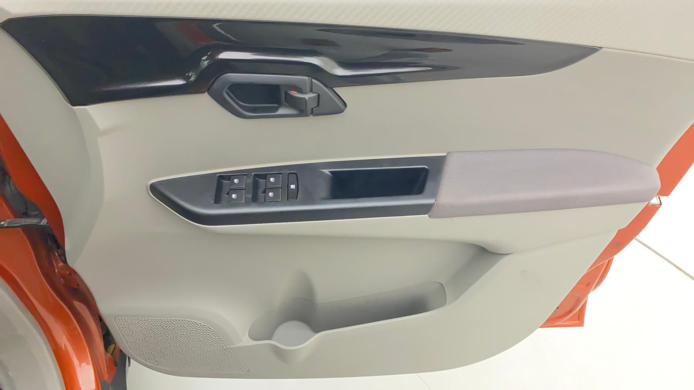 2017 Mahindra Kuv100 K6 PLUS D 6 STR, Diesel, Manual, 1,23,152 km, Driver Side Door Panels Control