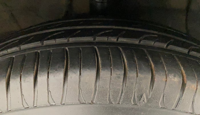 2018 Hyundai Grand i10 MAGNA AT 1.2 KAPPA VTVT, Petrol, Automatic, 40,561 km, Right Front Tyre Tread