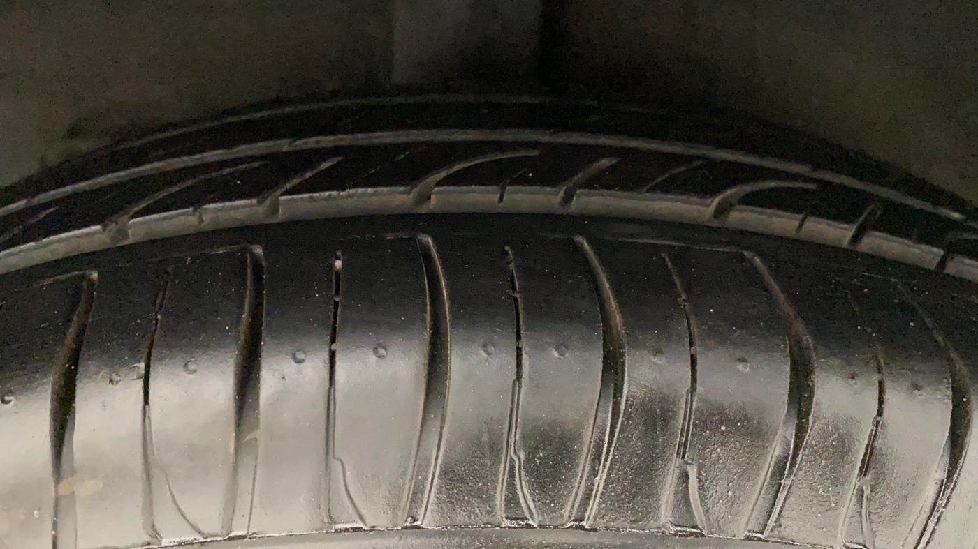 2018 Hyundai Grand i10 MAGNA AT 1.2 KAPPA VTVT, Petrol, Automatic, 40,561 km, Right Rear Tyre Tread