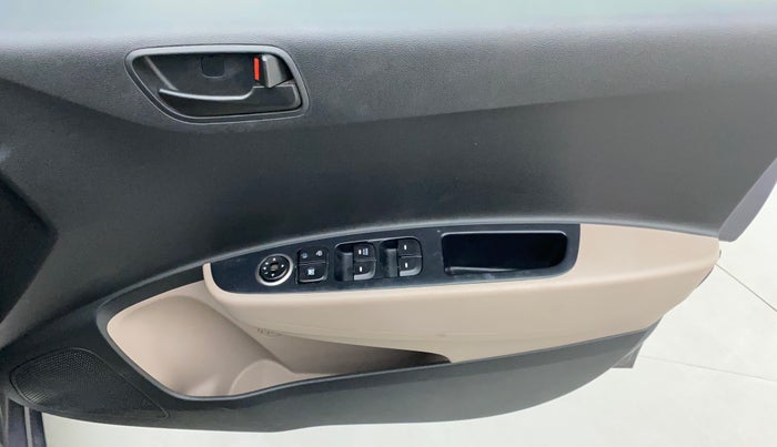 2018 Hyundai Grand i10 MAGNA AT 1.2 KAPPA VTVT, Petrol, Automatic, 40,561 km, Driver Side Door Panels Control