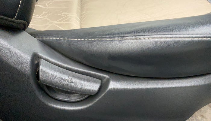 2018 Hyundai Grand i10 MAGNA AT 1.2 KAPPA VTVT, Petrol, Automatic, 40,561 km, Driver Side Adjustment Panel