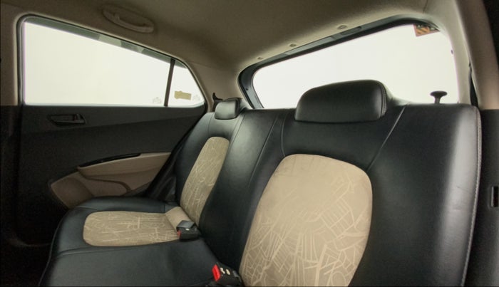 2018 Hyundai Grand i10 MAGNA AT 1.2 KAPPA VTVT, Petrol, Automatic, 40,561 km, Right Side Rear Door Cabin