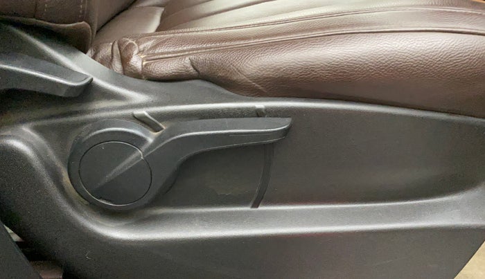2014 Mahindra XUV500 W6, Diesel, Manual, 92,368 km, Driver Side Adjustment Panel
