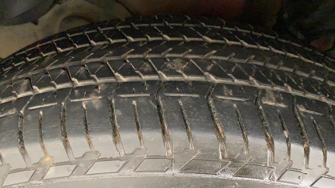 2014 Mahindra XUV500 W6, Diesel, Manual, 92,368 km, Left Front Tyre Tread