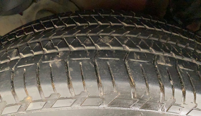 2014 Mahindra XUV500 W6, Diesel, Manual, 92,368 km, Left Front Tyre Tread