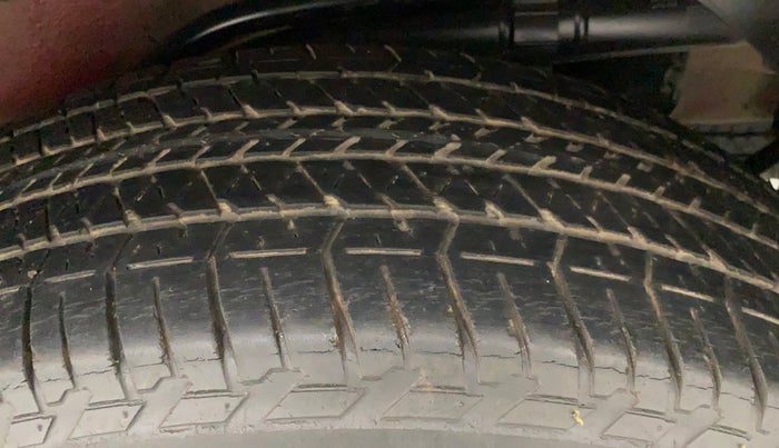 2014 Mahindra XUV500 W6, Diesel, Manual, 92,368 km, Left Rear Tyre Tread