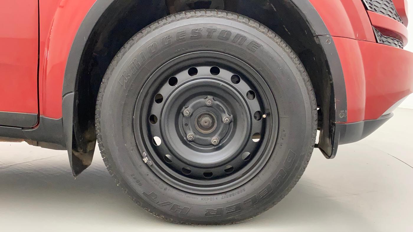 2014 Mahindra XUV500 W6, Diesel, Manual, 92,368 km, Right Front Wheel