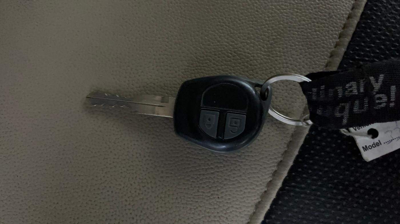 2021 Maruti Swift Dzire TOUR S-CNG, CNG, Manual, 56,509 km, Key Close Up