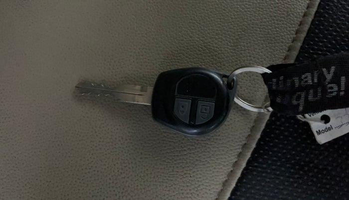 2021 Maruti Swift Dzire TOUR S-CNG, CNG, Manual, 56,509 km, Key Close Up
