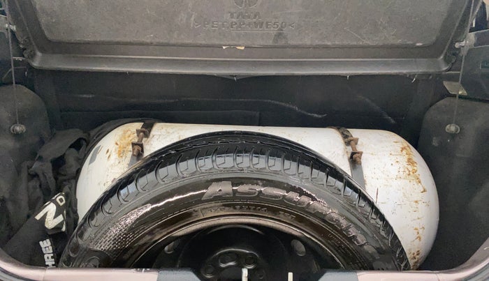 2016 Tata Tiago XZ PETROL, CNG, Manual, 97,724 km, Spare Tyre