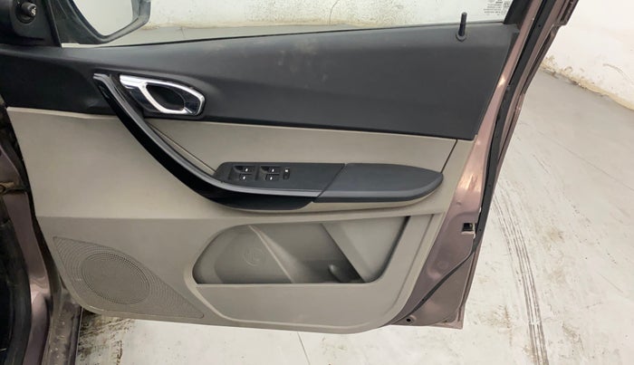 2016 Tata Tiago XZ PETROL, CNG, Manual, 97,724 km, Driver Side Door Panels Control