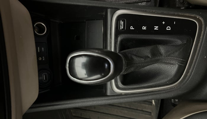 2019 Hyundai Verna 1.6 VTVT SX + AT, Petrol, Automatic, 81,131 km, Gear Lever