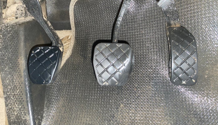 2016 Volkswagen Ameo COMFORTLINE 1.5L, Diesel, Manual, 95,075 km, Pedals