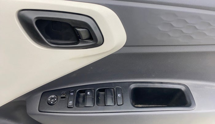 2022 Hyundai AURA S 1.2 CNG, CNG, Manual, 66,968 km, Driver Side Door Panels Control